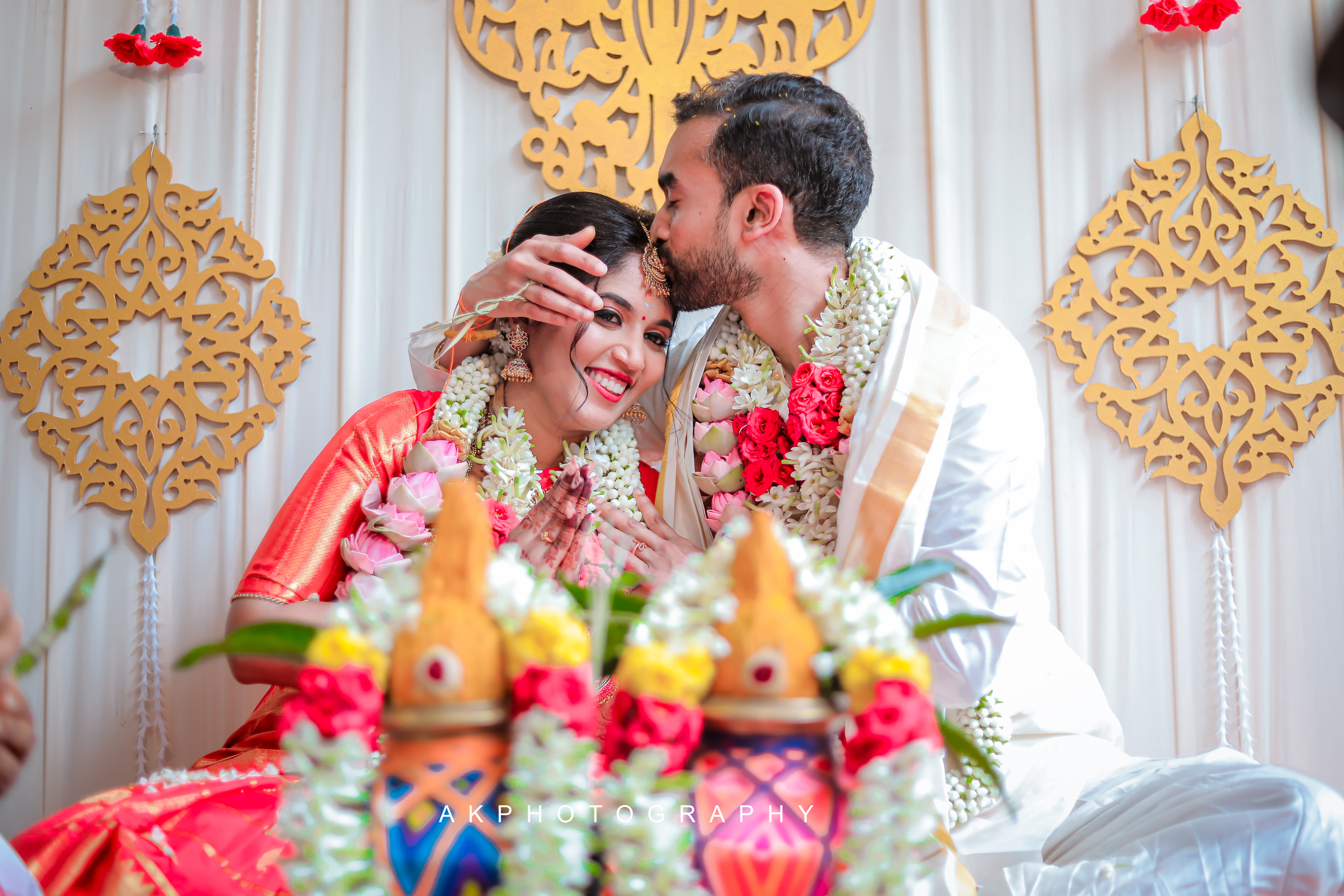 Candid vs. Traditional Wedding Photography: Which is Best for You?
